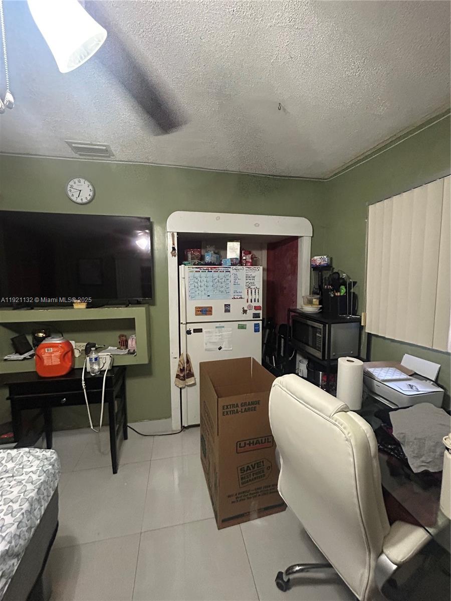 BISCAYNE HIGHLANDS - Residential