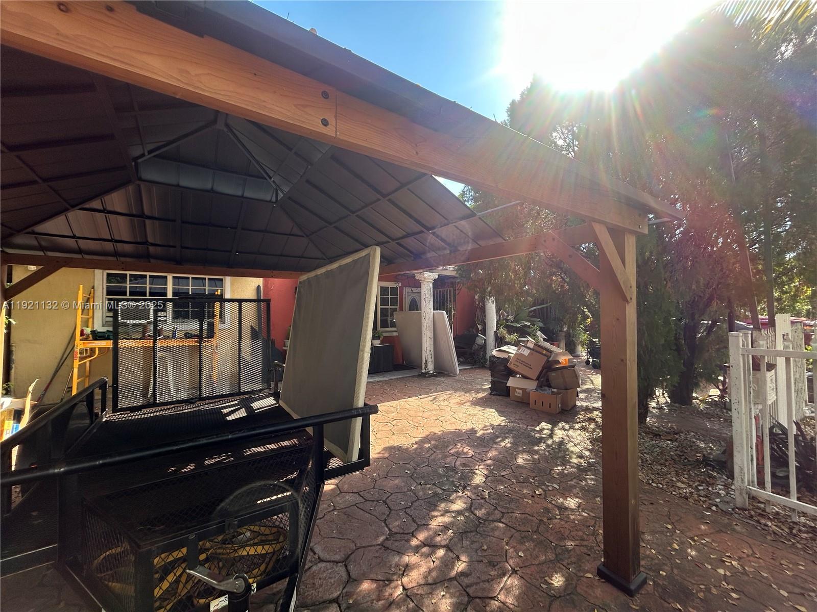 BISCAYNE HIGHLANDS - Residential