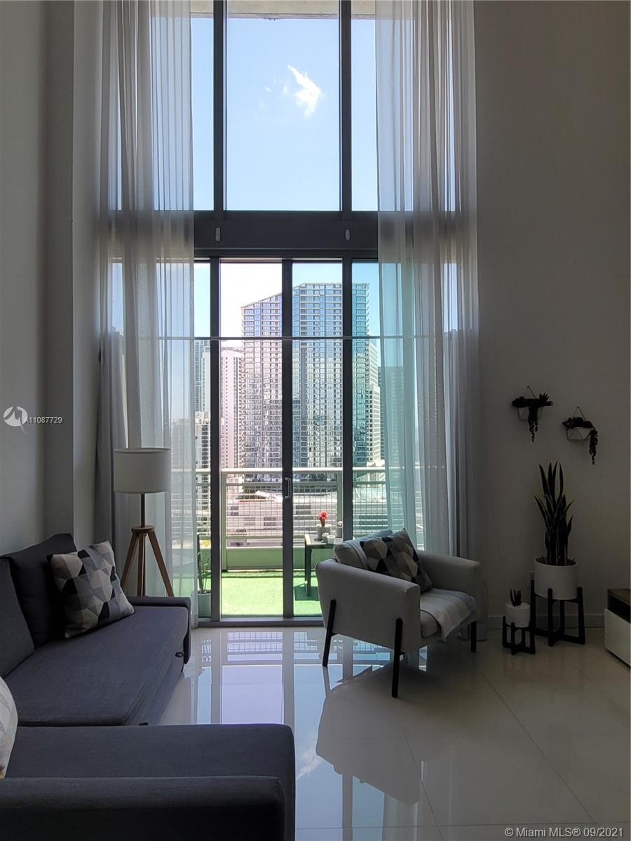 Great living opportunity in the heart of Brickell, Miami! This Chic and fancy NY Loft Style apartment has beautiful view to the all high rise buildings at Brickell, the River and some water from the Bay. Resort style living with countless amenities including Party Room, Bar, Racket Court, Basket Ball Court, Cross Fit Cage, Boxing Cage & more! Unit is vacated ready for the new owner!. Best Price per sqfts. Great for investment, units like these are going for $3,200/$3,500 in rent monthly.