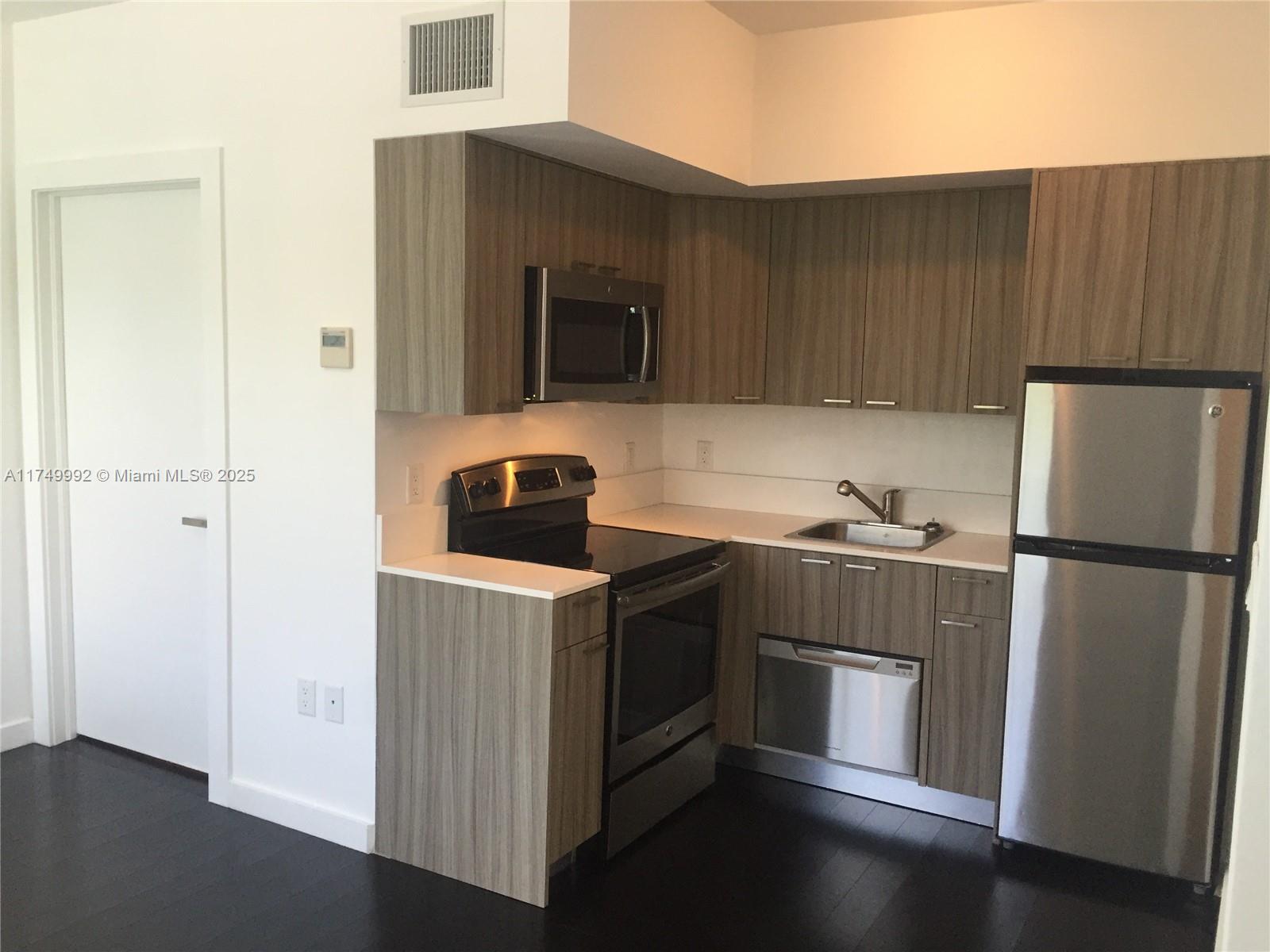 551 Michigan Ave 224 W/ Parking