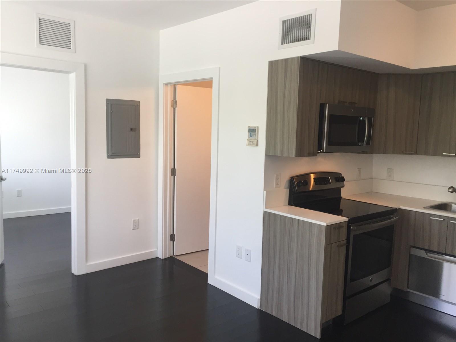 551 Michigan Ave 224 W/ Parking