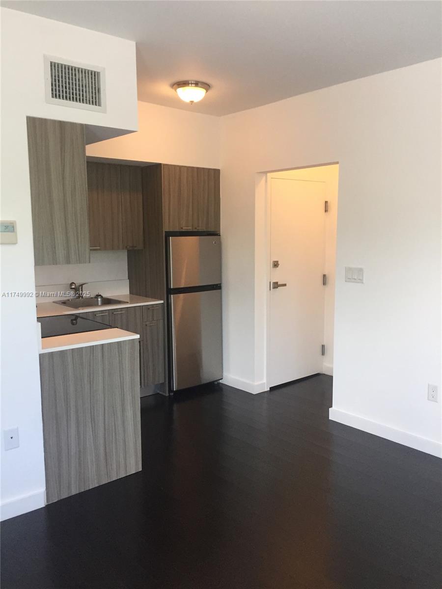 551 Michigan Ave 224 W/ Parking