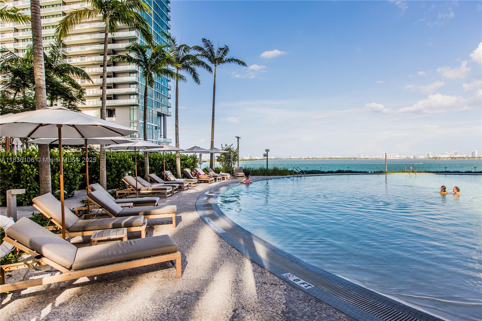 PARAISO BAY CONDO - Residential