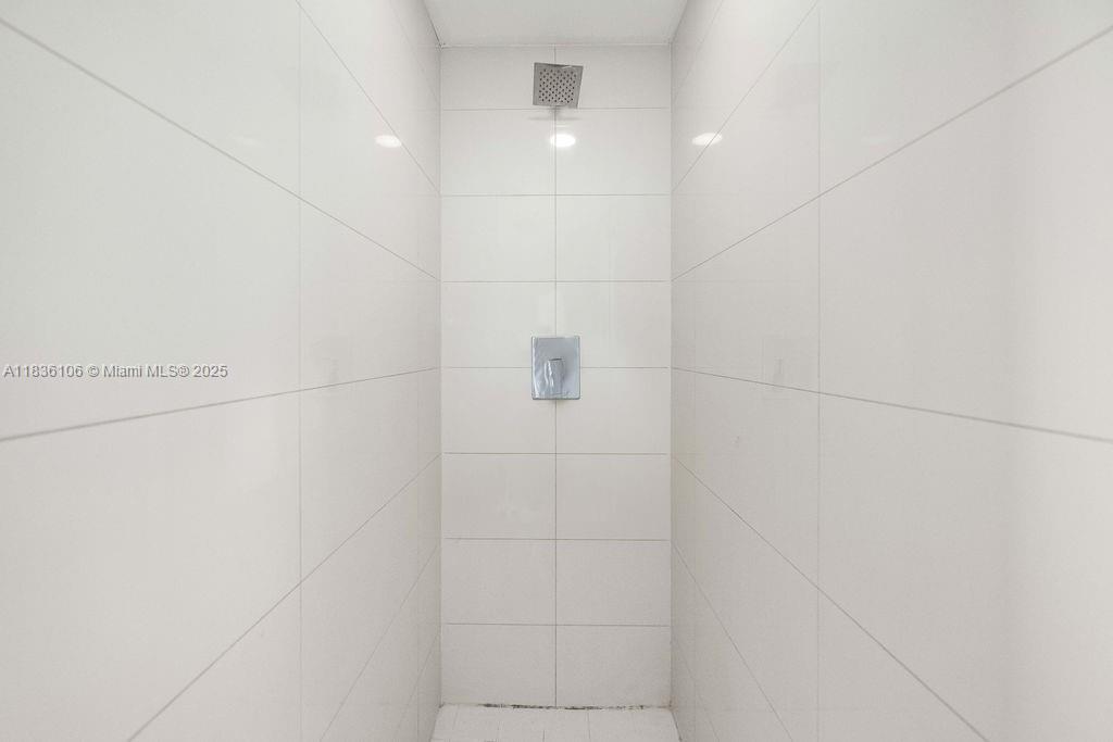 PARAISO BAY CONDO - Residential