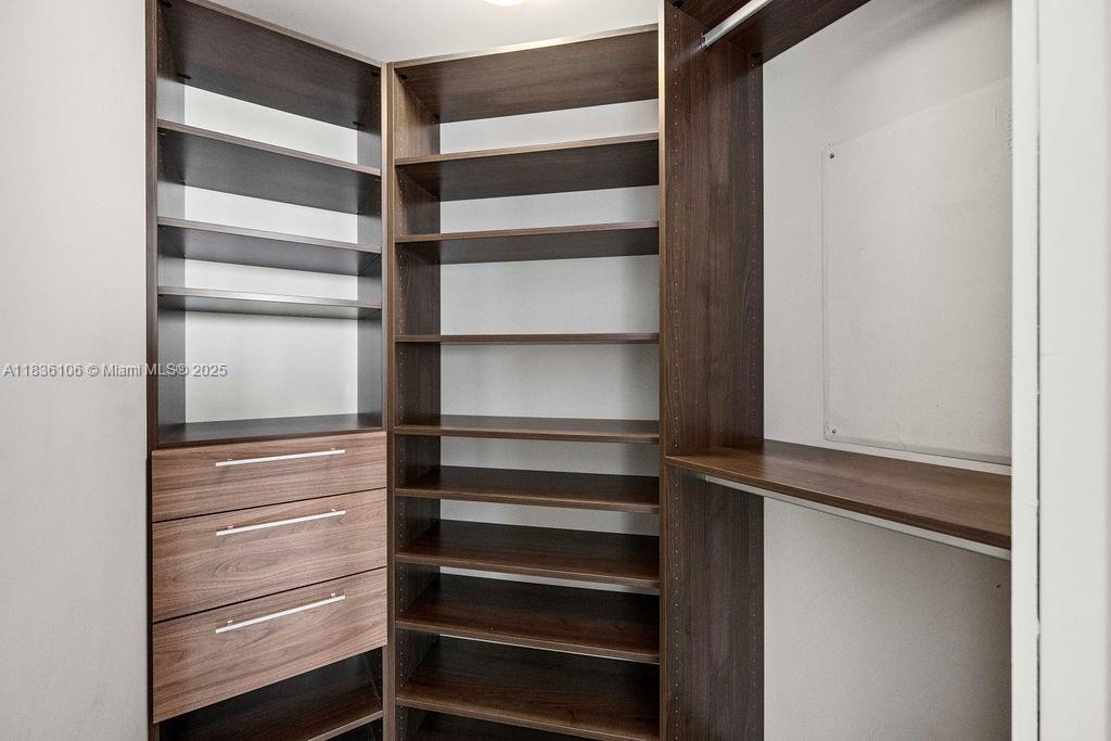 PARAISO BAY CONDO - Residential