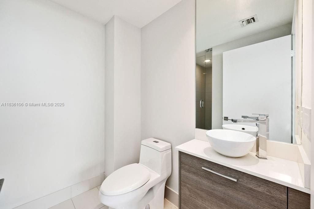 PARAISO BAY CONDO - Residential