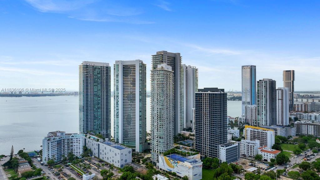 PARAISO BAY CONDO - Residential