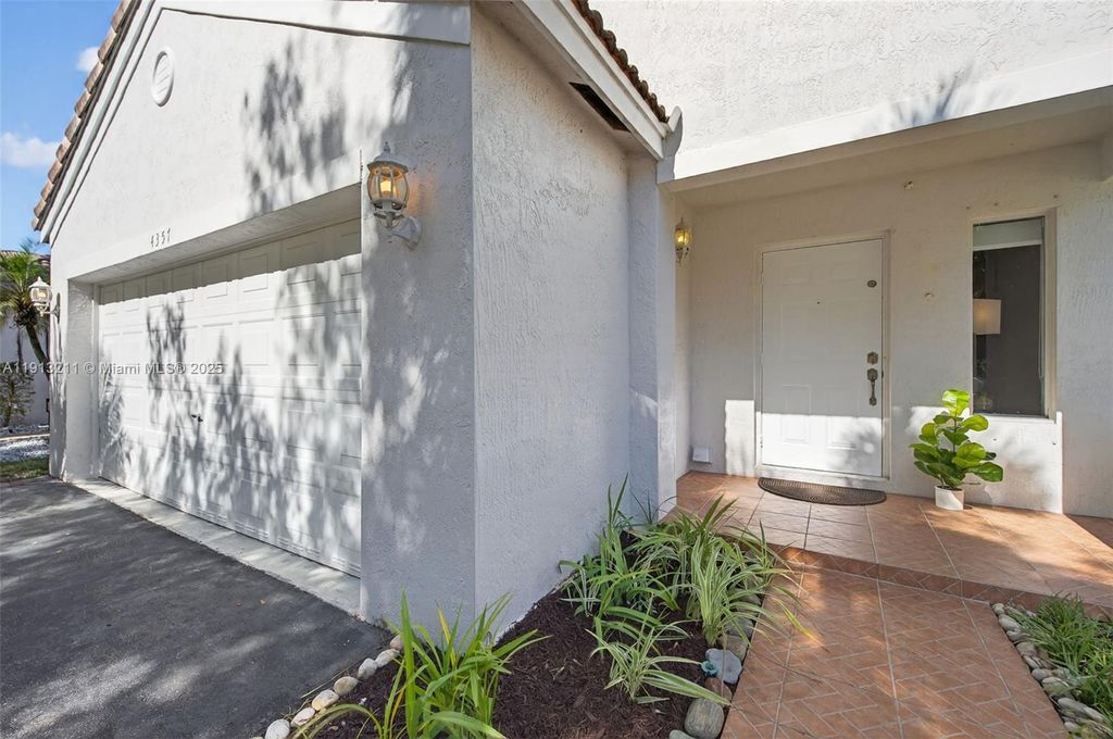 Photo of 4357 Magnolia Ridge Dr, Weston, FL 33331 (MLS # A11913211)