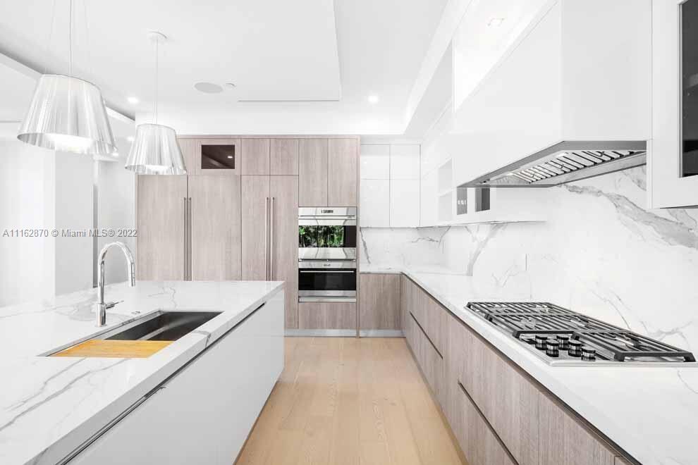 REIDS JOHN B VILLAGE IN - Residential