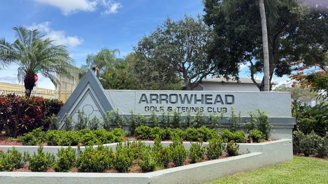 Spacious Corner Unit townhouse features 4 bedrooms with 2 and half baths in Arrowhead Golf and Country Club.Lager unit with living area of almost 1900 sq ft. Townhome has large patio and green areas on the side.Washer and Dryer inside the unit. Close to major highways and shopping areas.