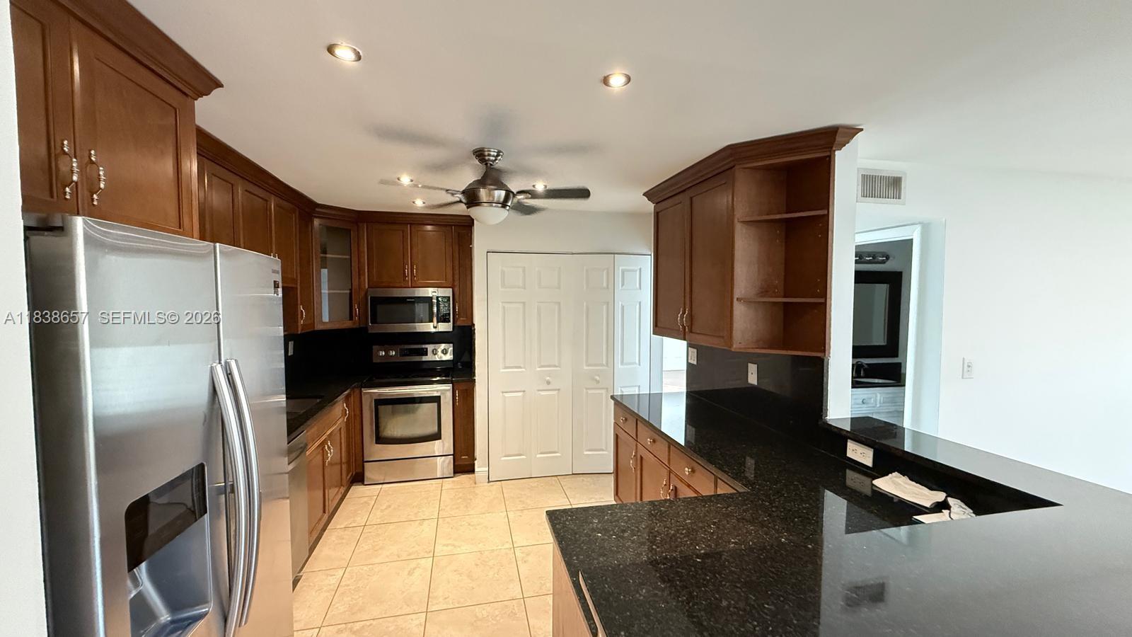 ARROWHEAD GOLF & TENNIS C - Residential