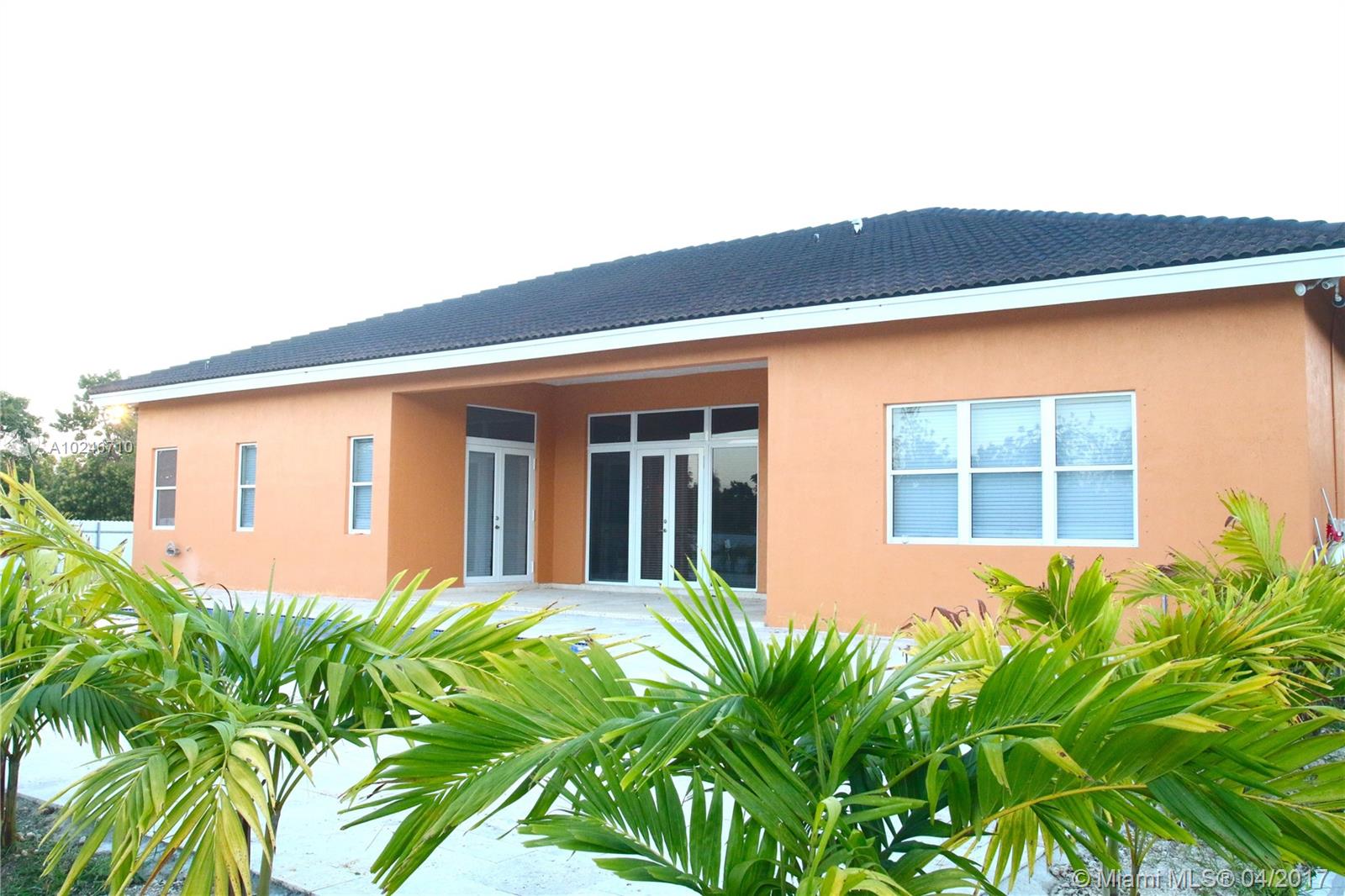 Redland Acres Avocado Hom - Residential