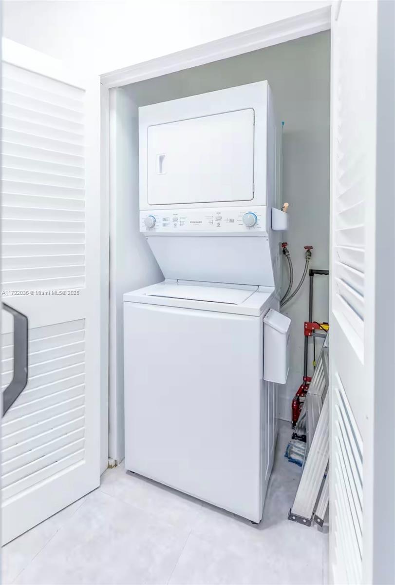 COLLEGE PARK - Residential Lease