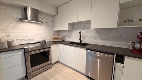 Tiny photo for 100 Bayview Dr #431, Sunny Isles Beach, FL 33160 (MLS # A12075839)