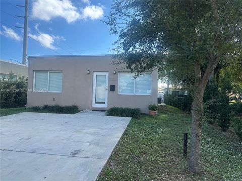 Photo of 2206 Simms St, Hollywood, FL 33020 (MLS # A11971759)