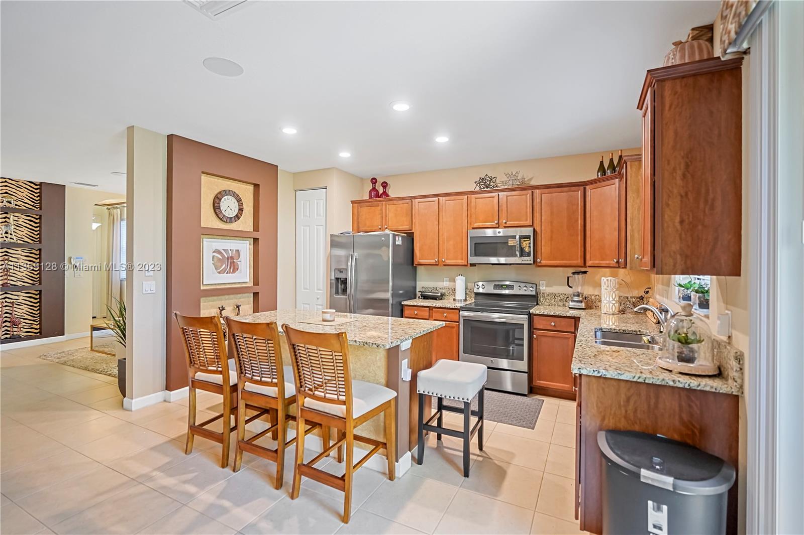 SIMONTON COURT - Residential