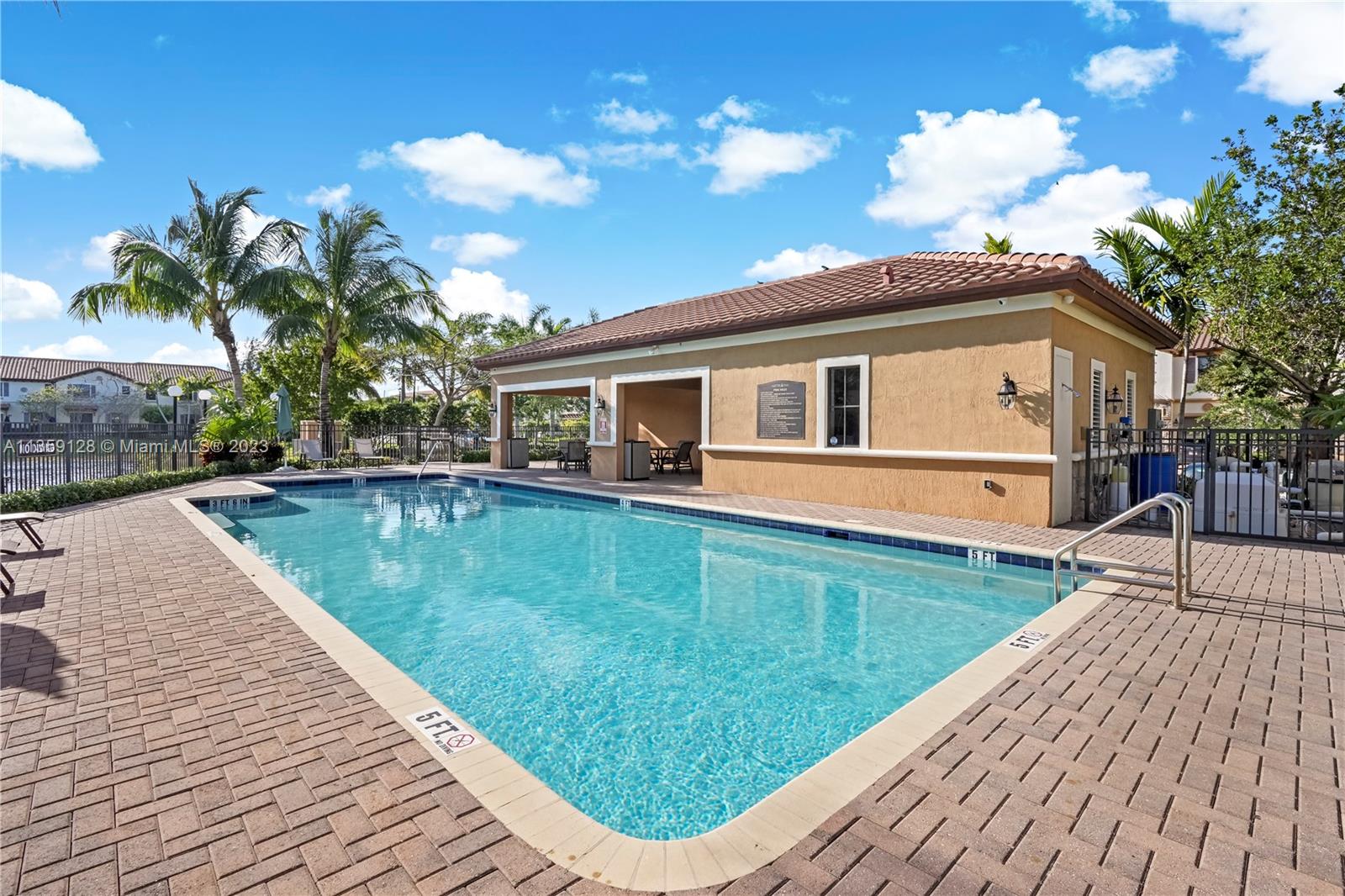 SIMONTON COURT - Residential