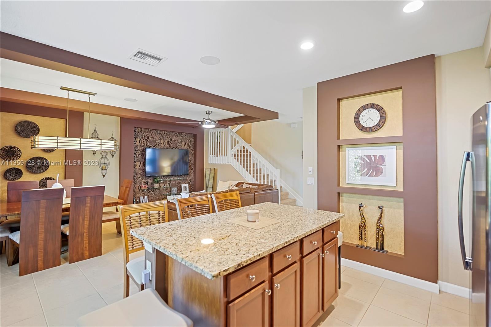 SIMONTON COURT - Residential