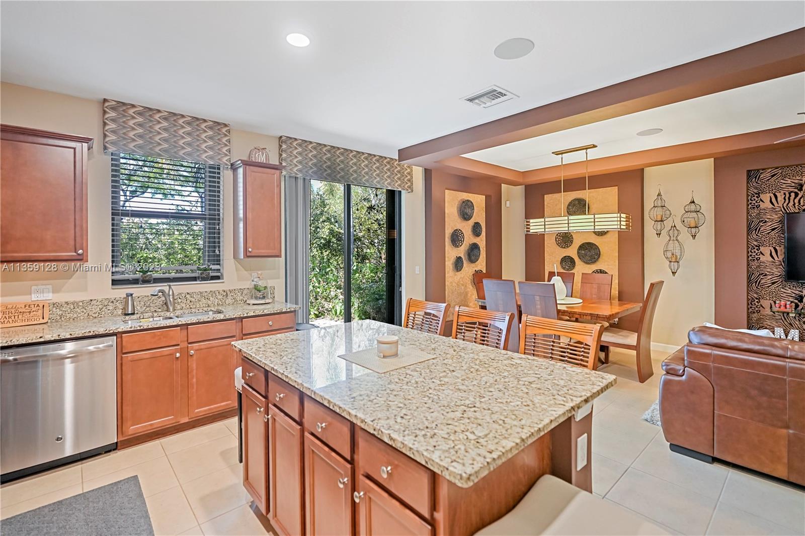 SIMONTON COURT - Residential