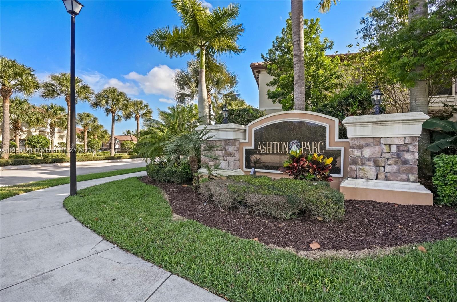 SIMONTON COURT - Residential