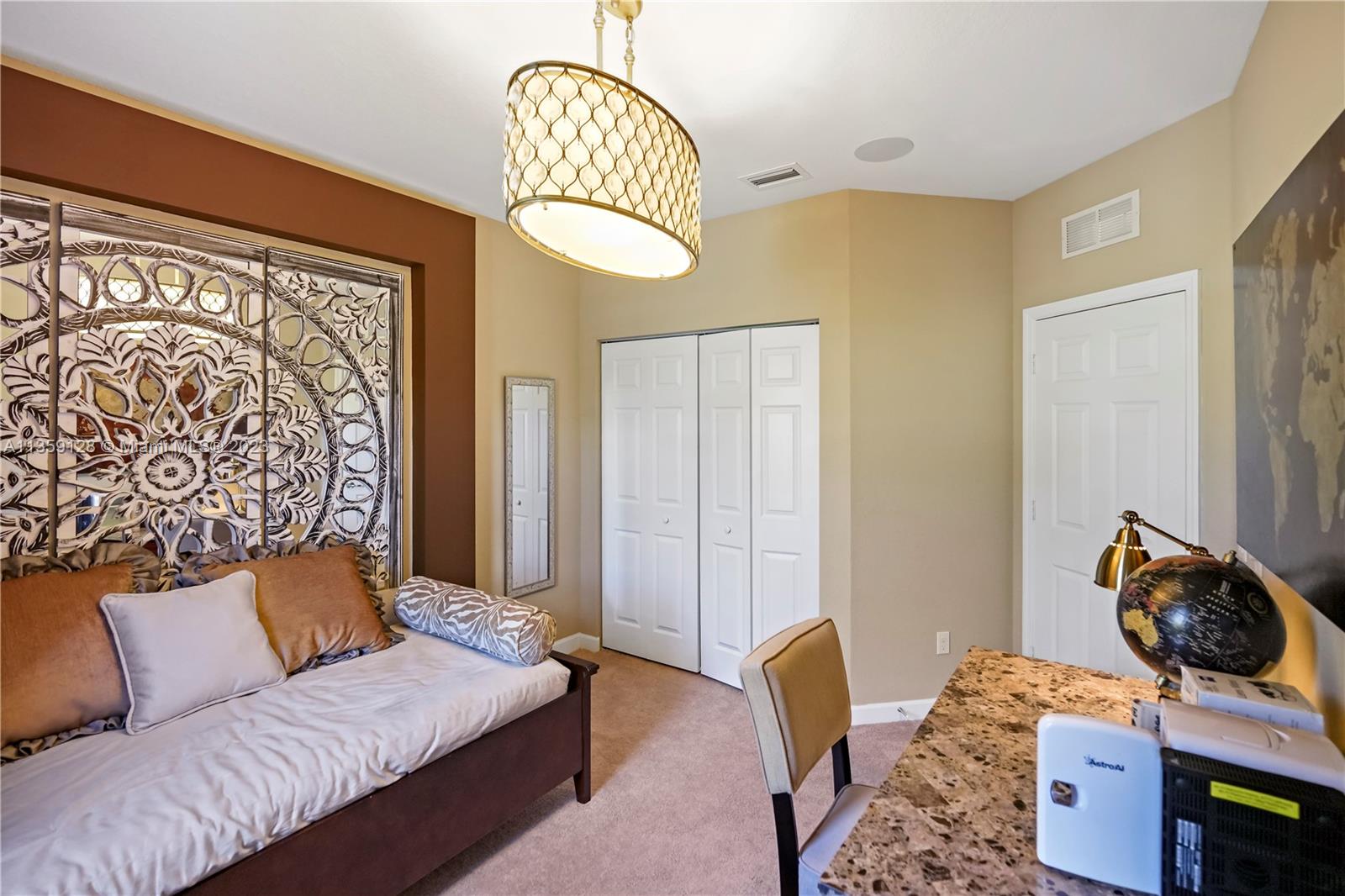SIMONTON COURT - Residential