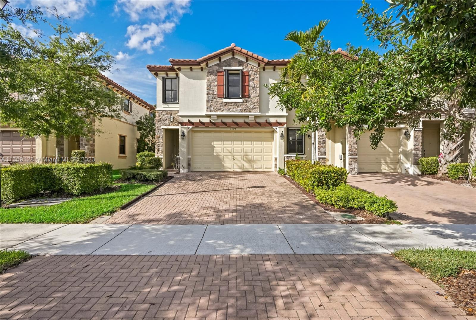 SIMONTON COURT - Residential