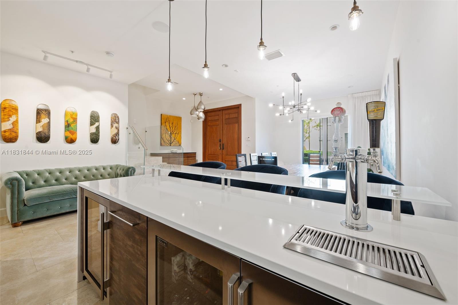 7560 SW 56th Ct, Miami, FL, 33143/$2,333,000 4 7560 SW 56th Ct