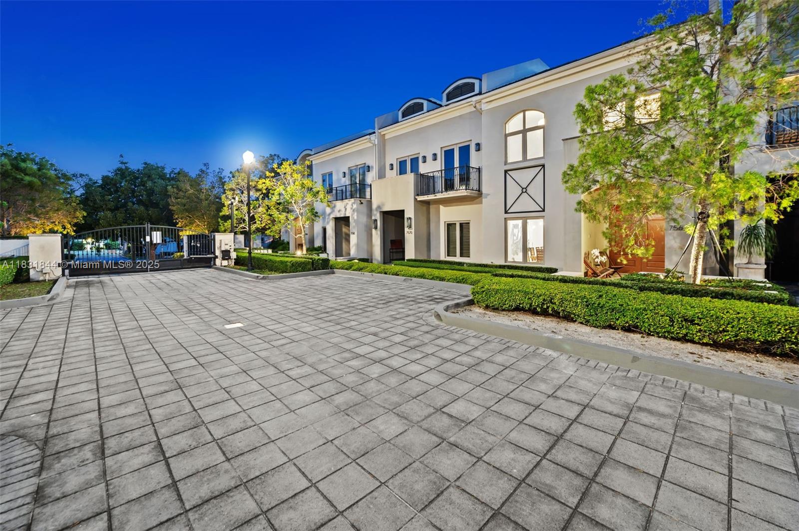 OAK LANE - Residential