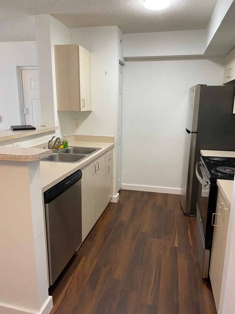 DEVONAIRE CONDO AT PEMBRO - Residential Lease