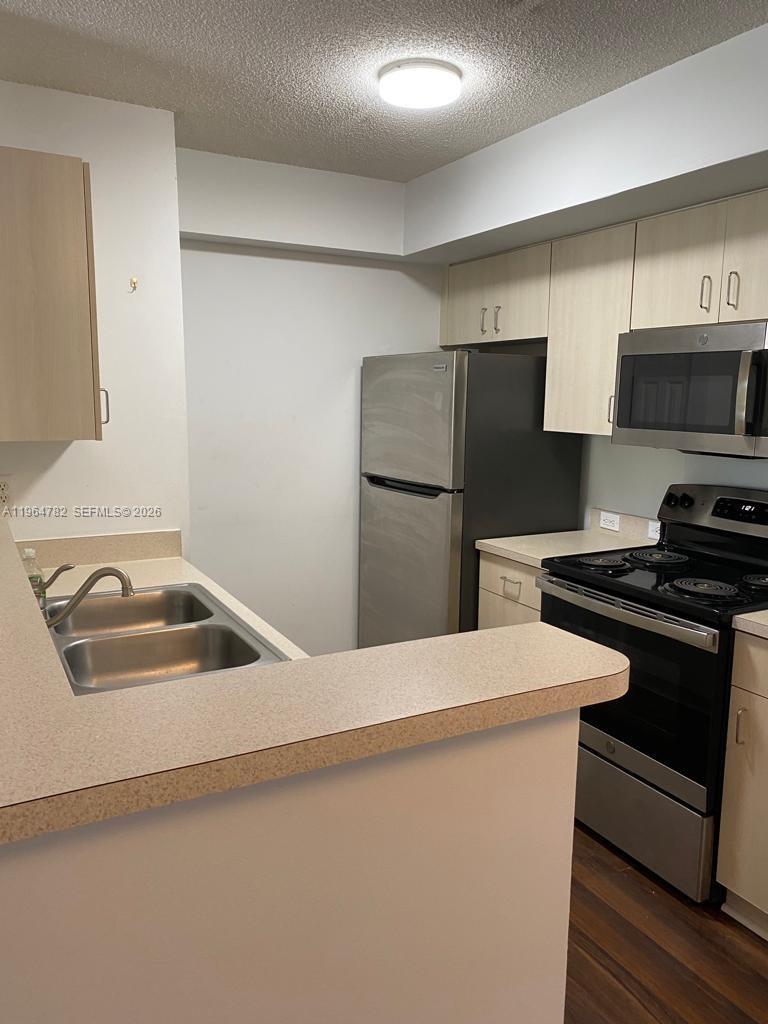 DEVONAIRE CONDO AT PEMBRO - Residential Lease