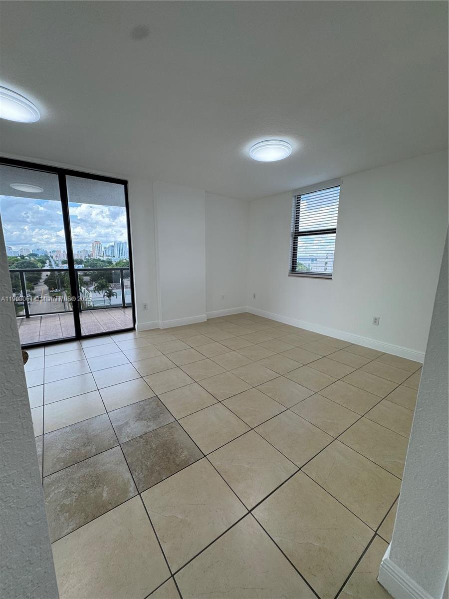 THE LUXOR RESIDENCES COND - Residential Lease