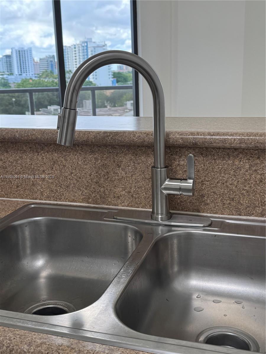 THE LUXOR RESIDENCES COND - Residential Lease