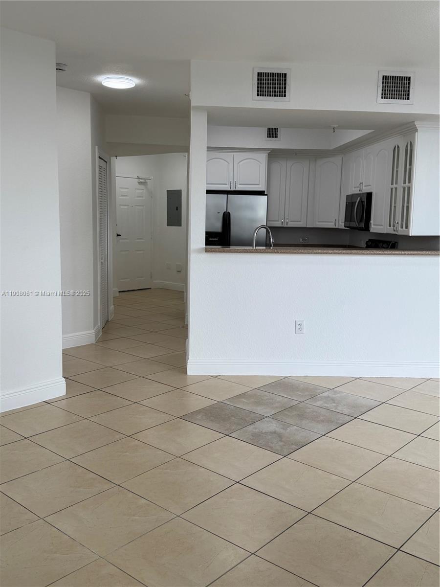 THE LUXOR RESIDENCES COND - Residential Lease