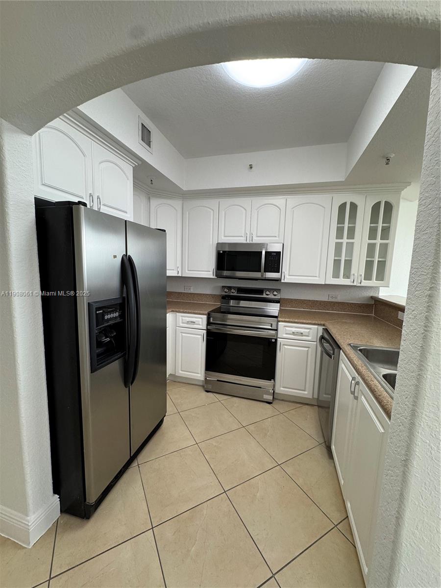 THE LUXOR RESIDENCES COND - Residential Lease