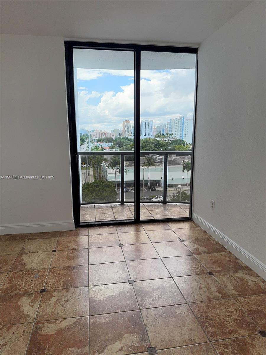 THE LUXOR RESIDENCES COND - Residential Lease