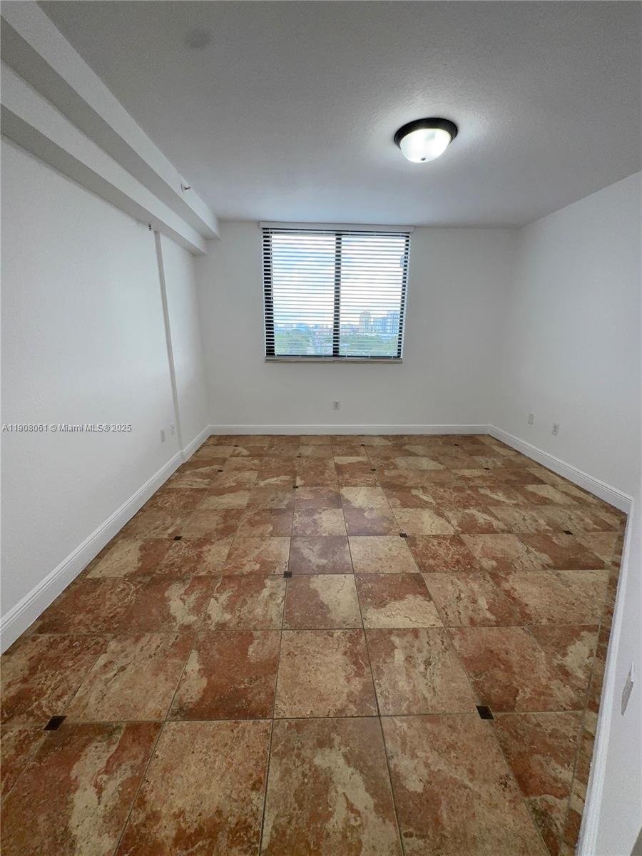 THE LUXOR RESIDENCES COND - Residential Lease