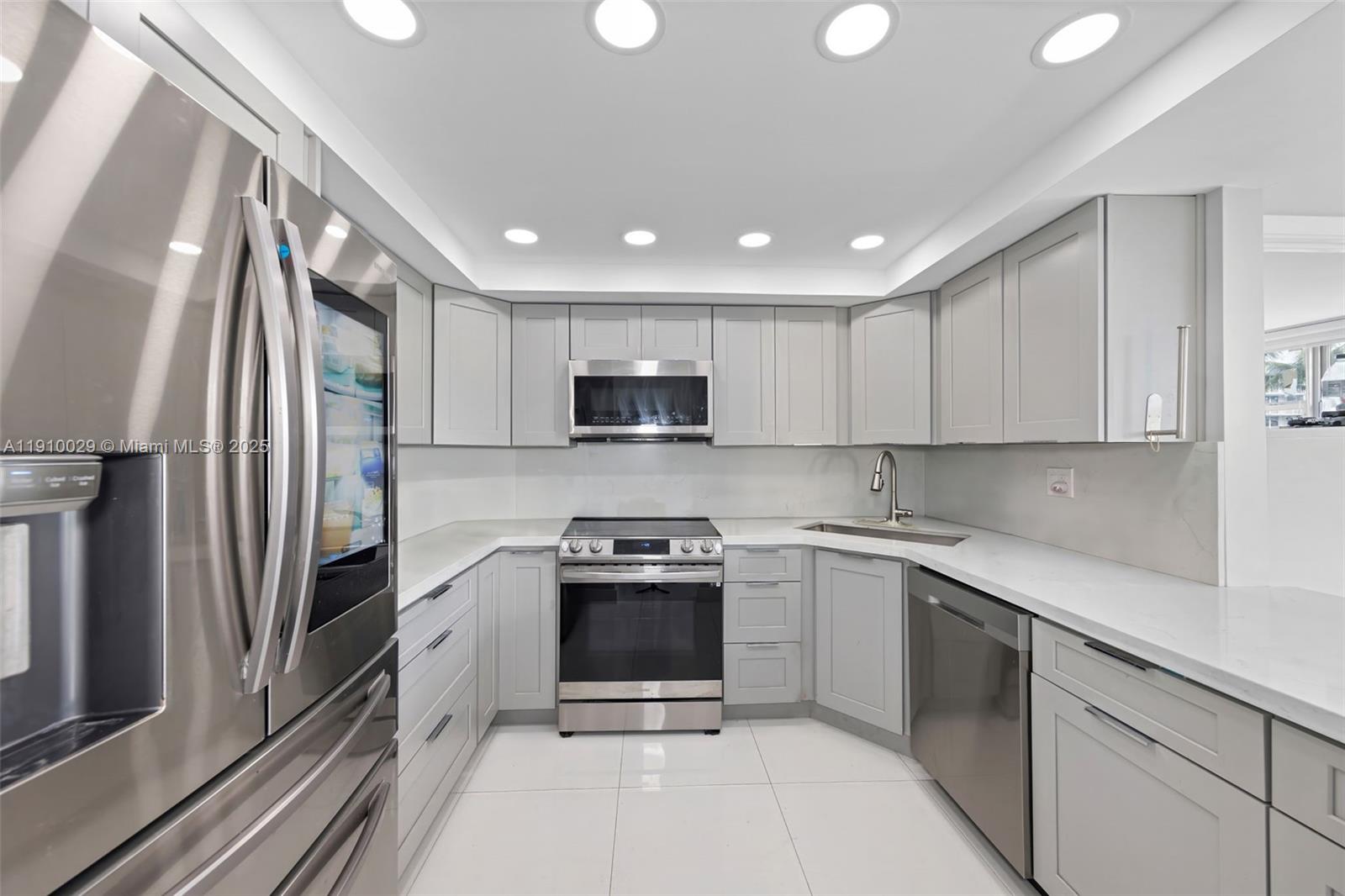 REEF NORTH CONDO - Residential