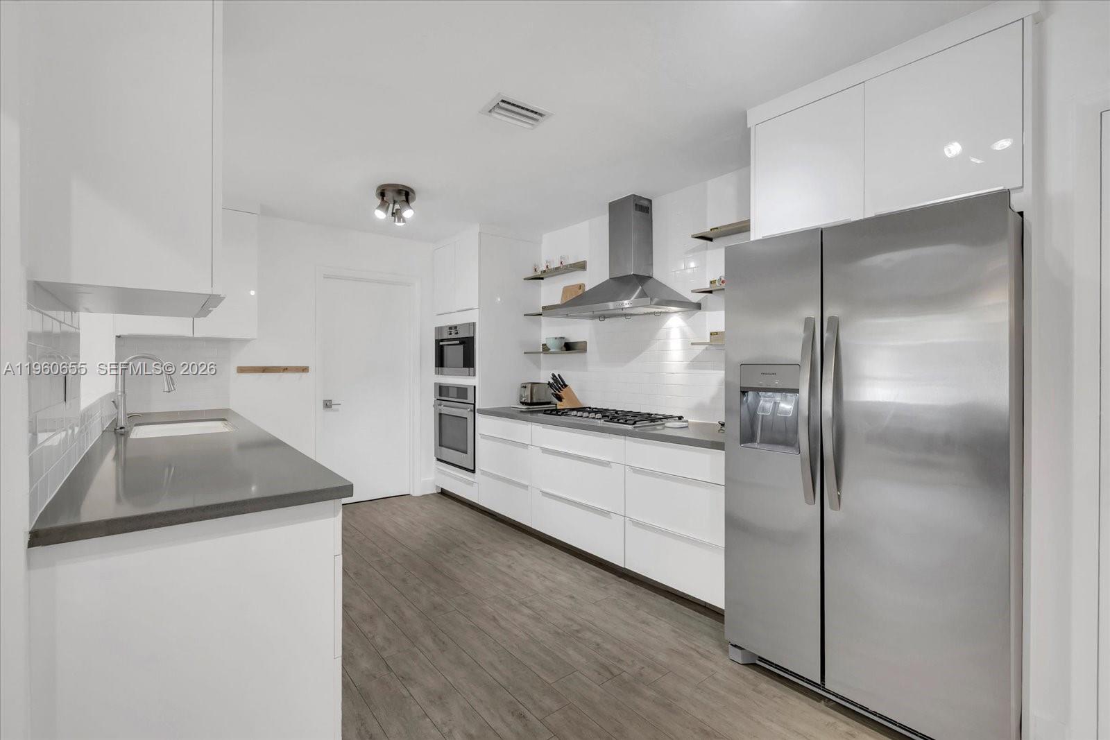 CYPRESS COVE ESTS SEC 3 - Residential