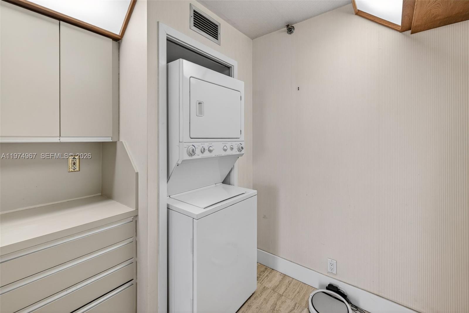 TURNBERRY TOWERS CONDO - Residential