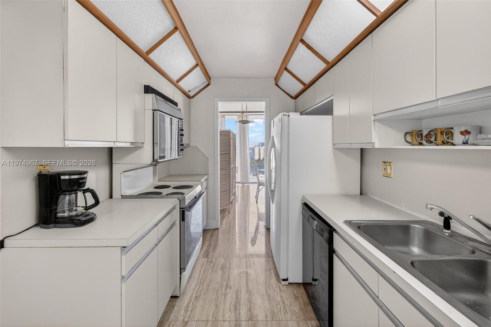 TURNBERRY TOWERS CONDO - Residential