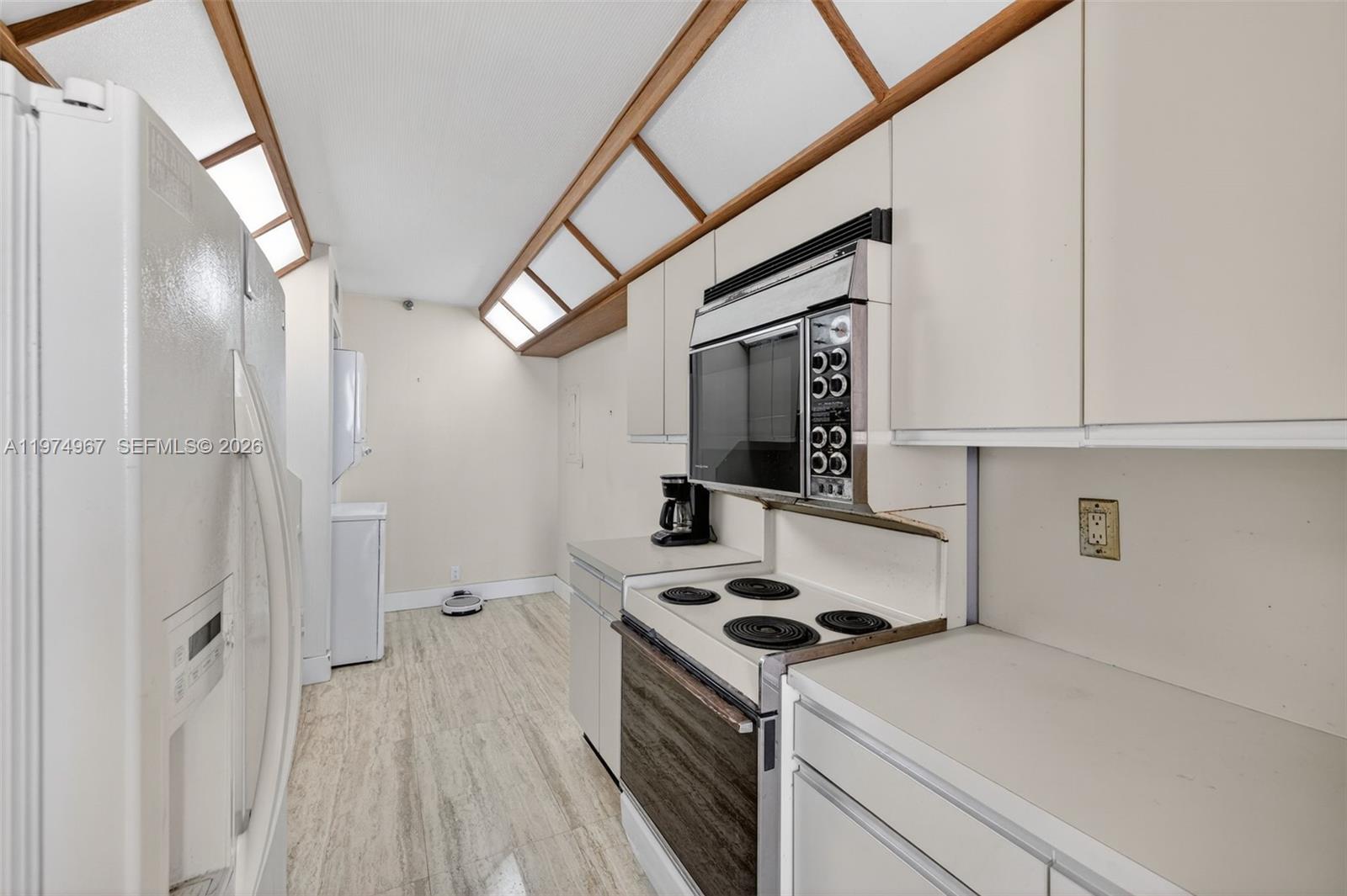 TURNBERRY TOWERS CONDO - Residential