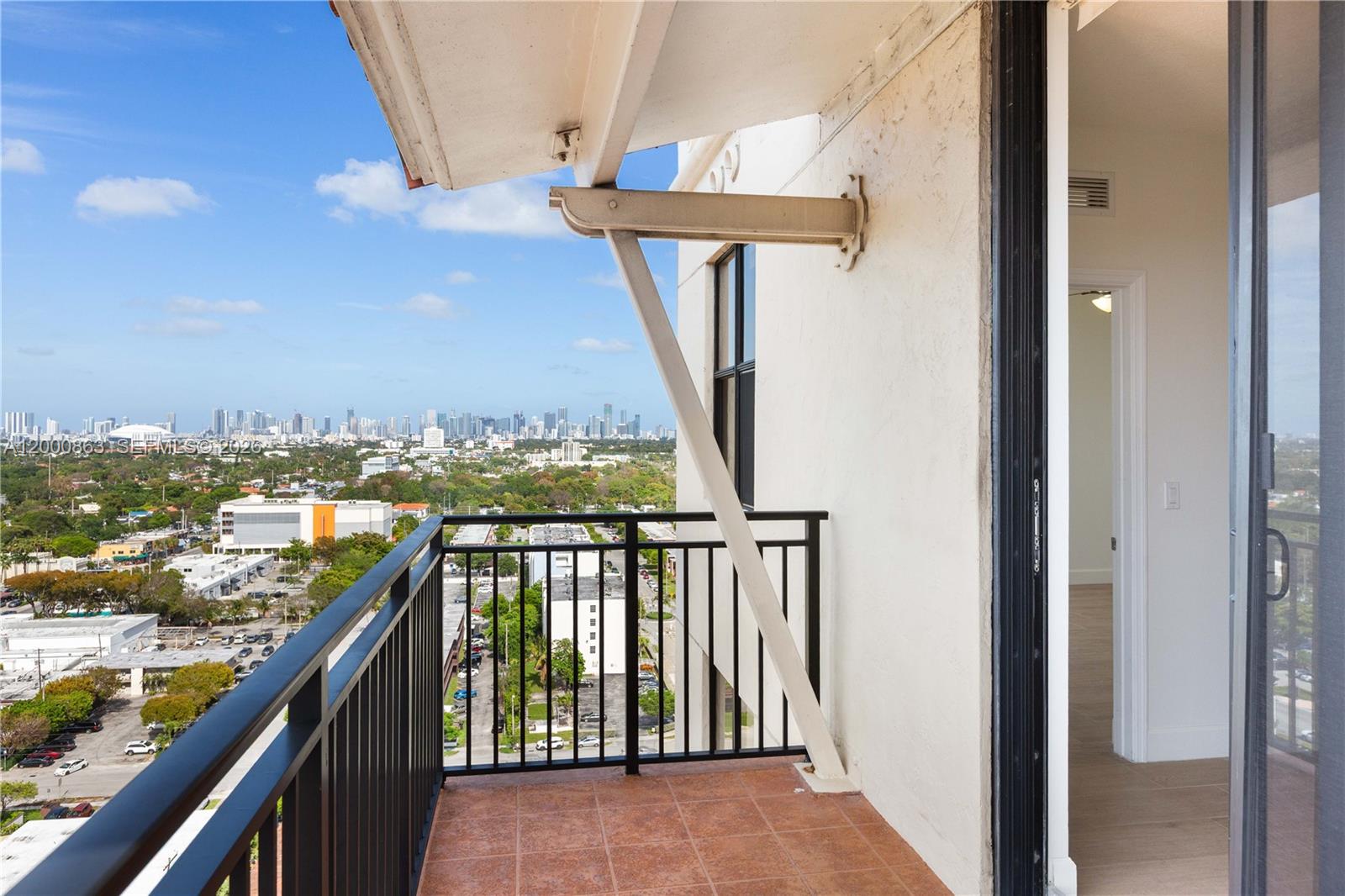 PUERTA DE PALMAS CONDO - Residential