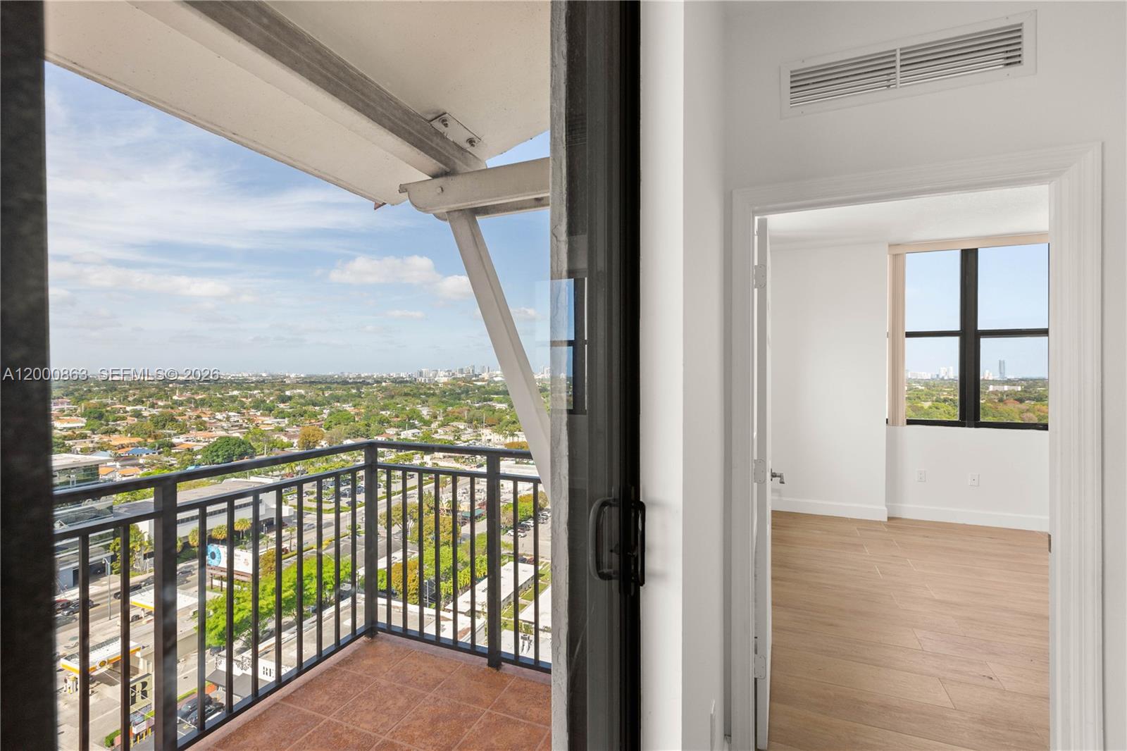 PUERTA DE PALMAS CONDO - Residential