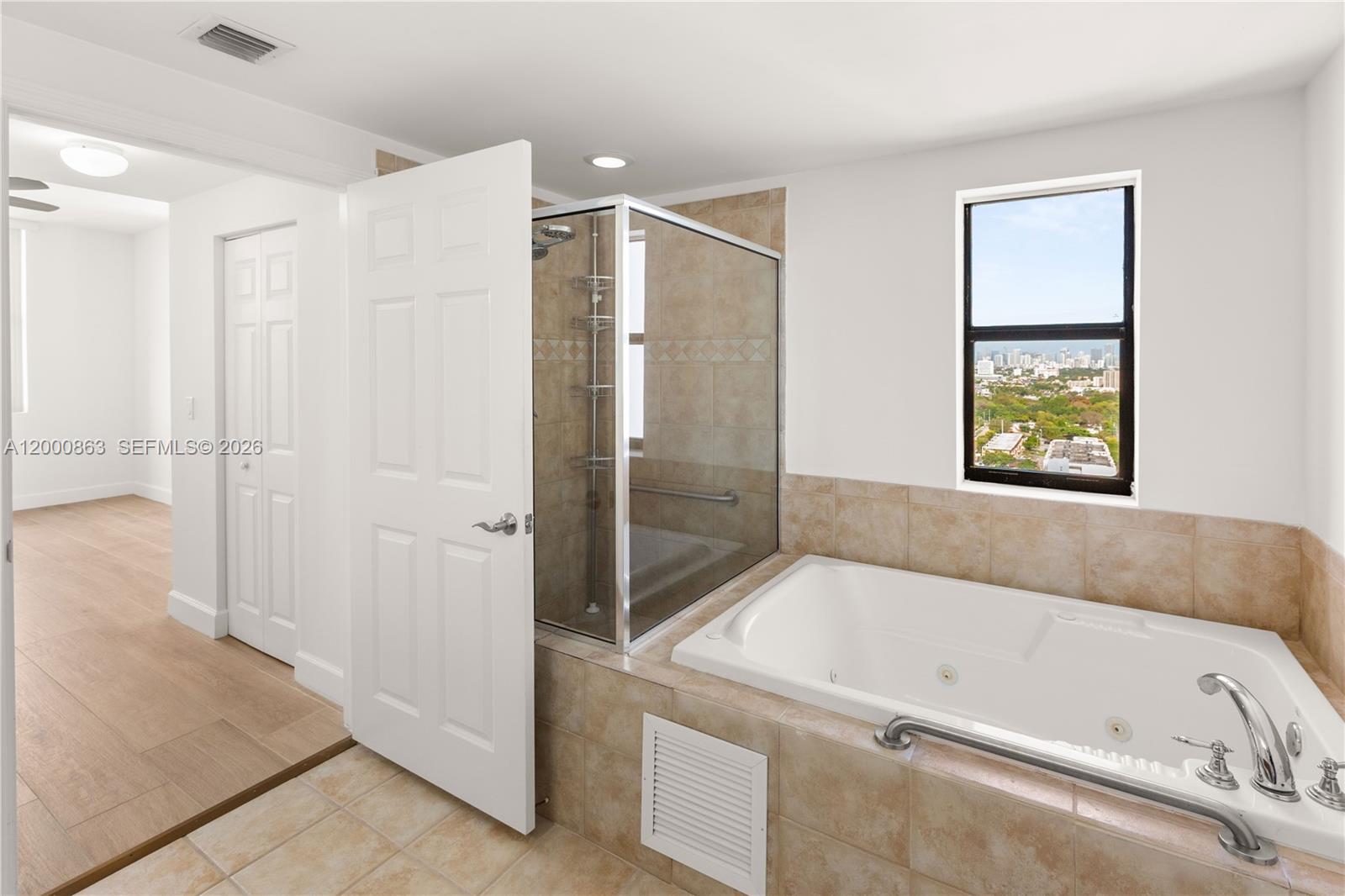 PUERTA DE PALMAS CONDO - Residential