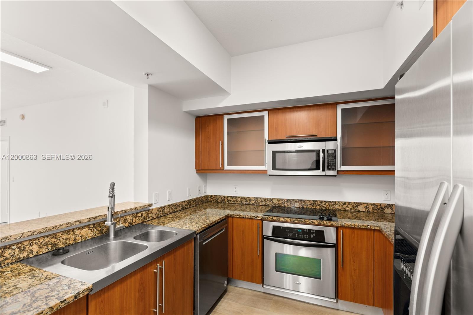 PUERTA DE PALMAS CONDO - Residential