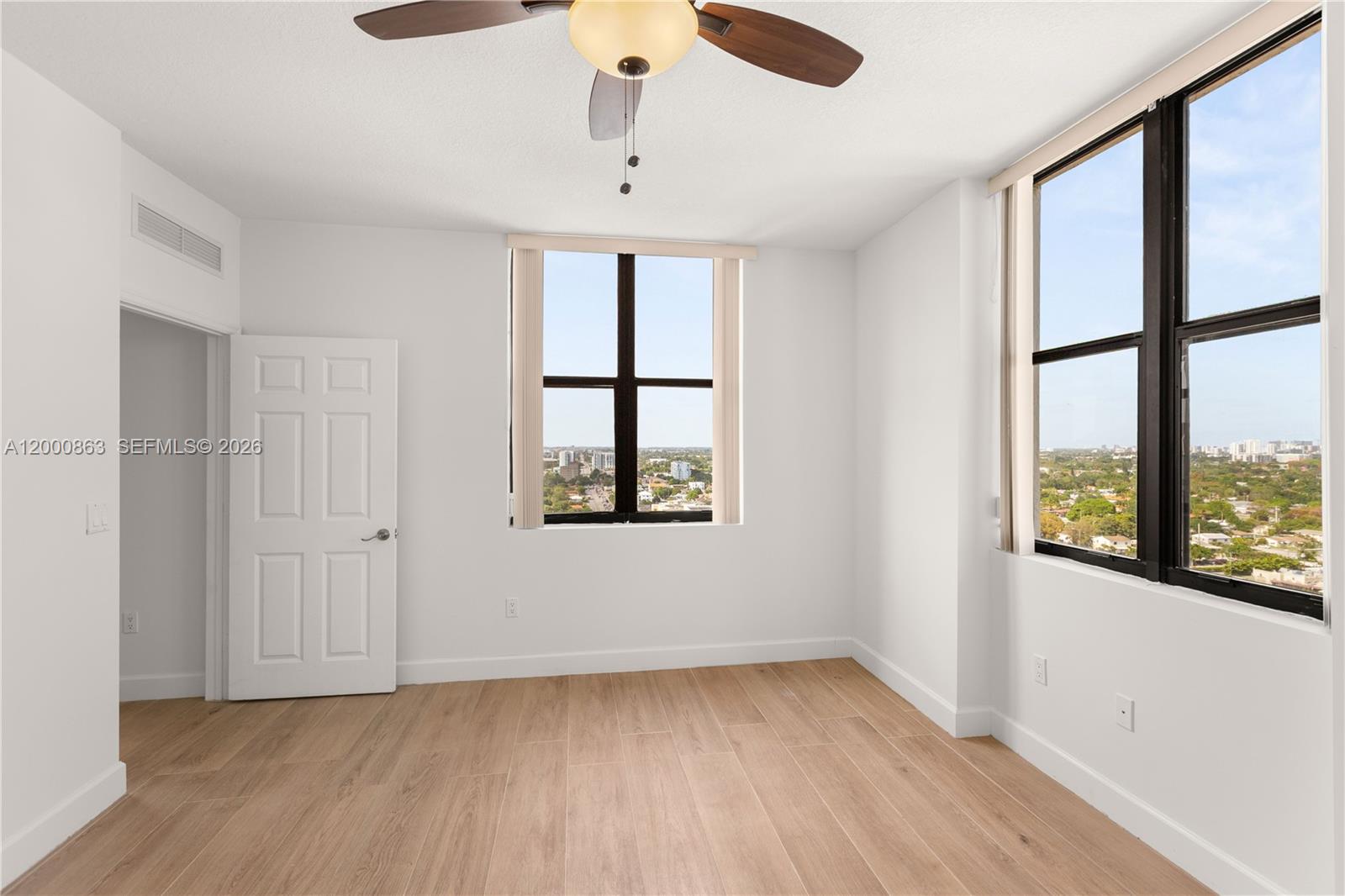 PUERTA DE PALMAS CONDO - Residential