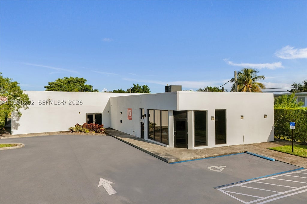 Photo of 3401 Davie Blvd, Fort Lauderdale, FL 33312 (MLS # A12063202)