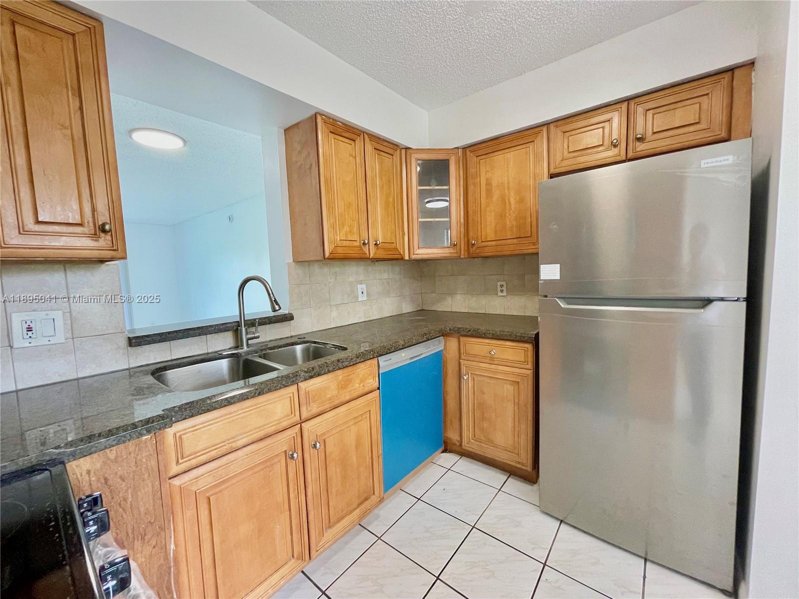 CYPRESS BEND CONDOMINIUM - Residential Lease