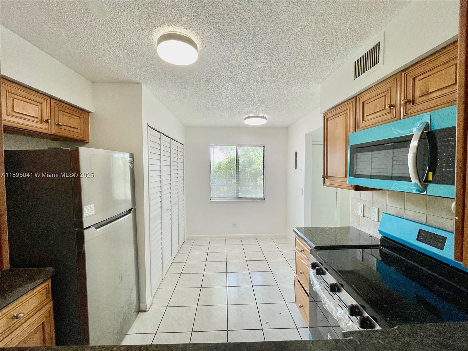 CYPRESS BEND CONDOMINIUM - Residential Lease