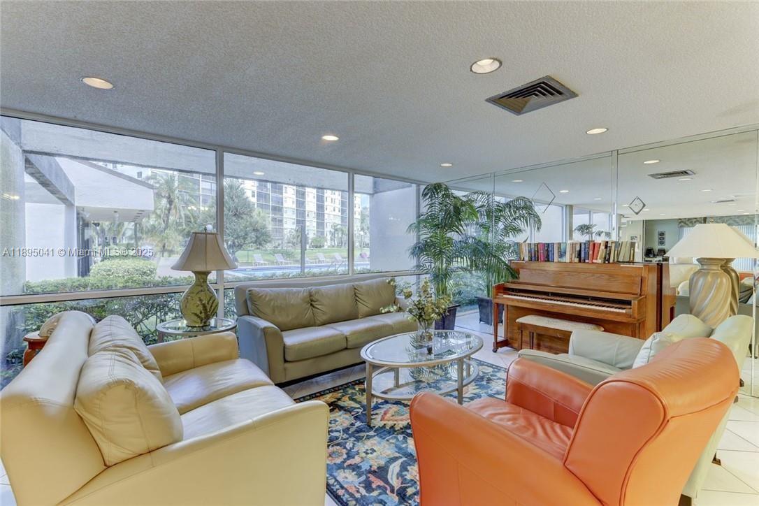 CYPRESS BEND CONDOMINIUM - Residential Lease